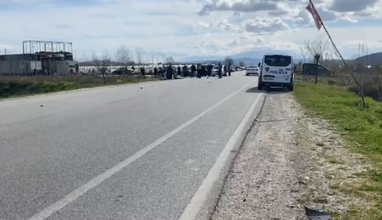Përplasen dy makina në aksin Fier-Vlorë, një i lënduar