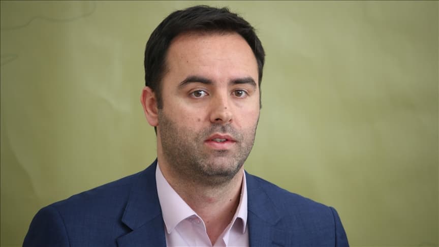 Glauk Konjufca në Hagë, takohet sot me Thaçin, Veselin, Selimin e Krasniqin