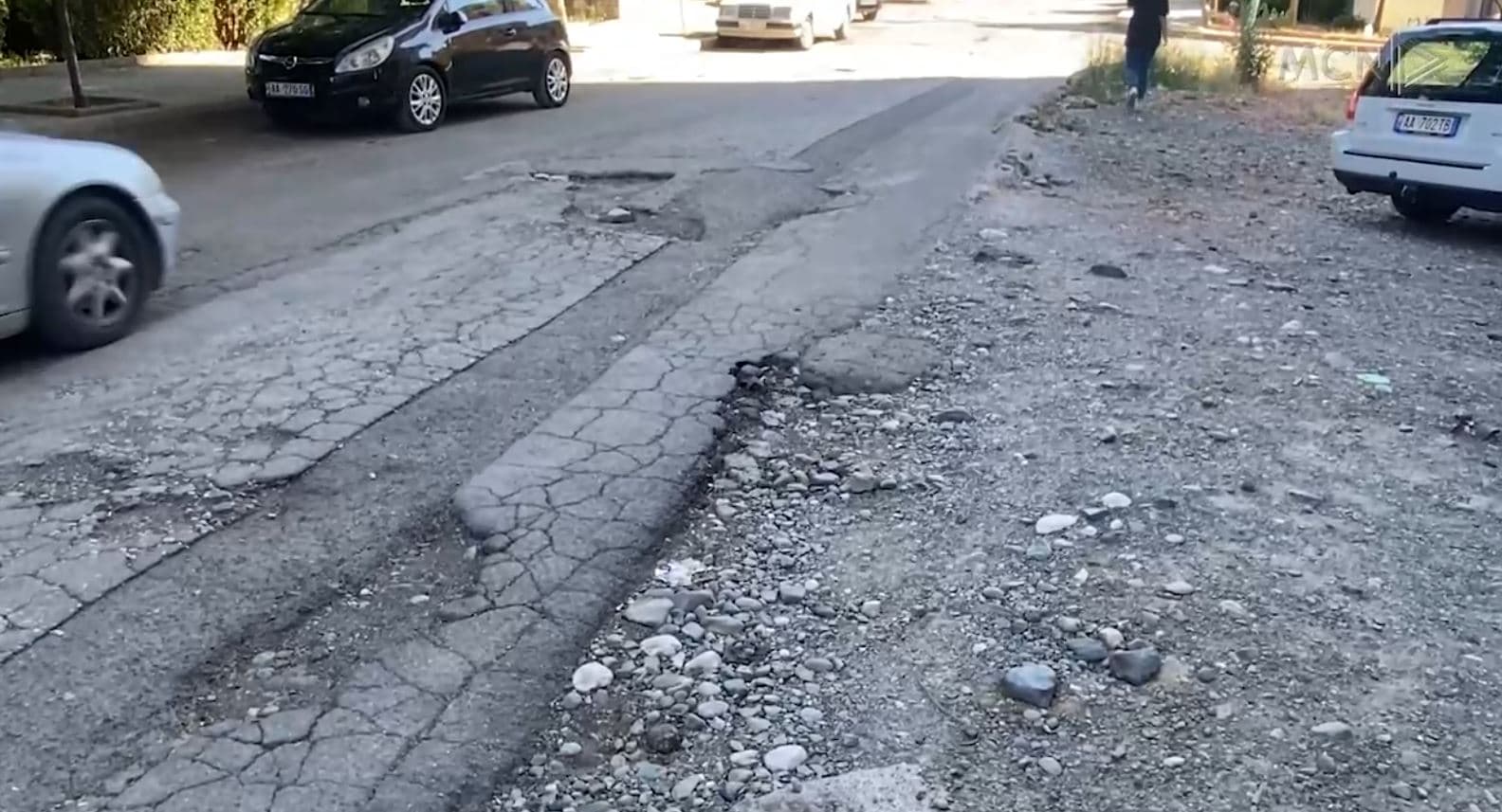 Bashkia nuk ka para për të shtruar rrugët/ Qyteti i Rrëshenit si në mesjetë, pa infrastrukturë (Video)