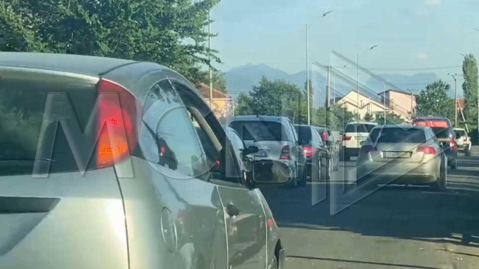 Largimi i pushuesve nga bregdeti i Shëngjinit, shkakton trafik të rënduar (Video)