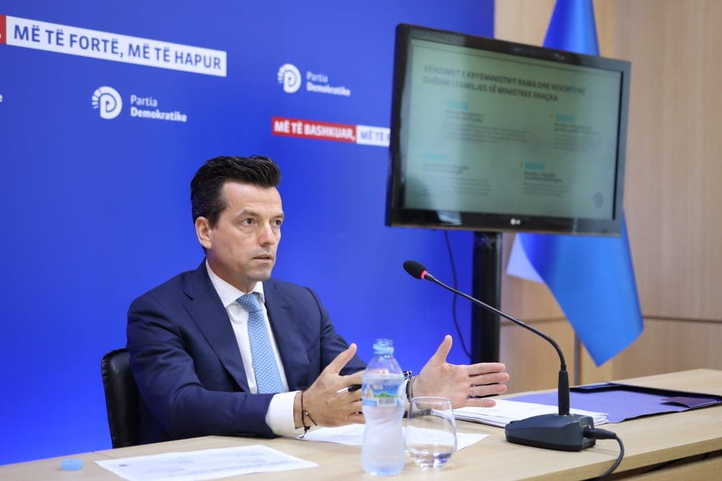 Kërkesa e PD: Të hiqet mandati i deputetes Olta Xhaçka, përfitoi pronë publike me vendim të qeverisë