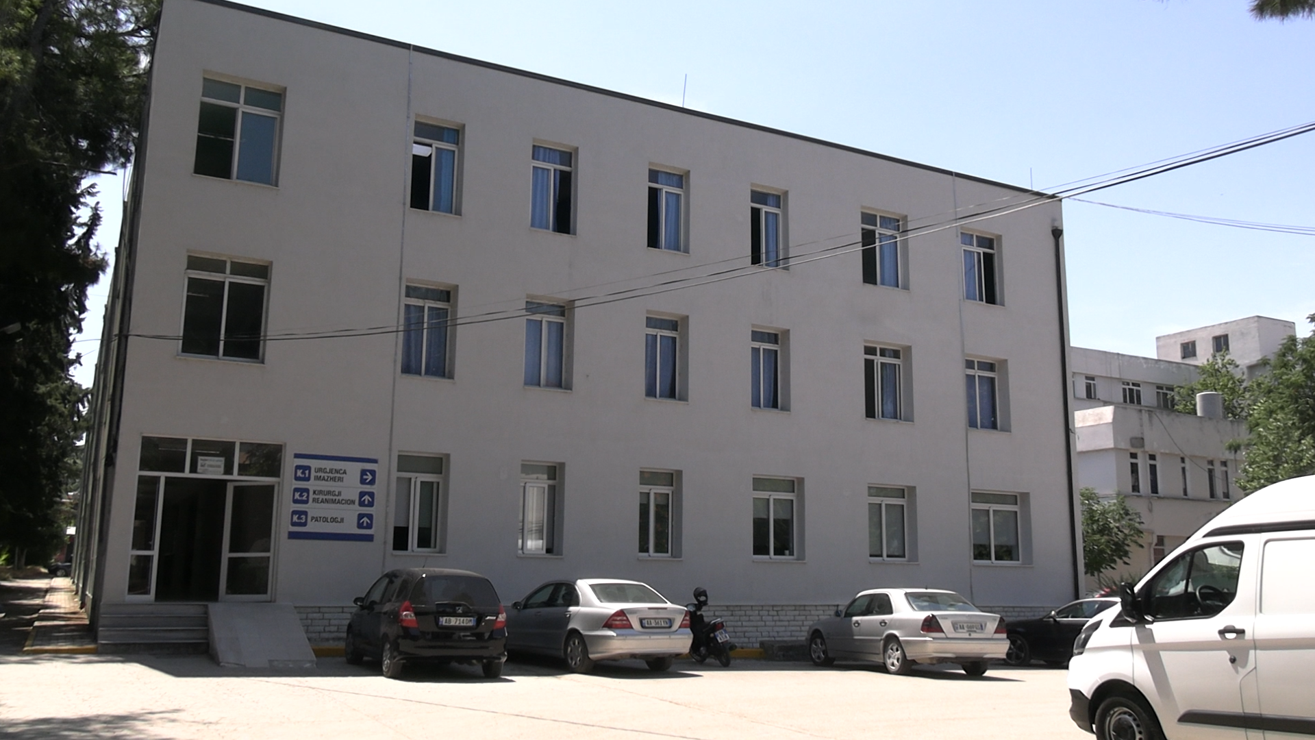 "Xhadat" - Lushnjë/ Laboratori i spitalit (i dhënë me koncesion), nuk kryen analiza. Pacientet detyrohen të shkojnë tek privati
