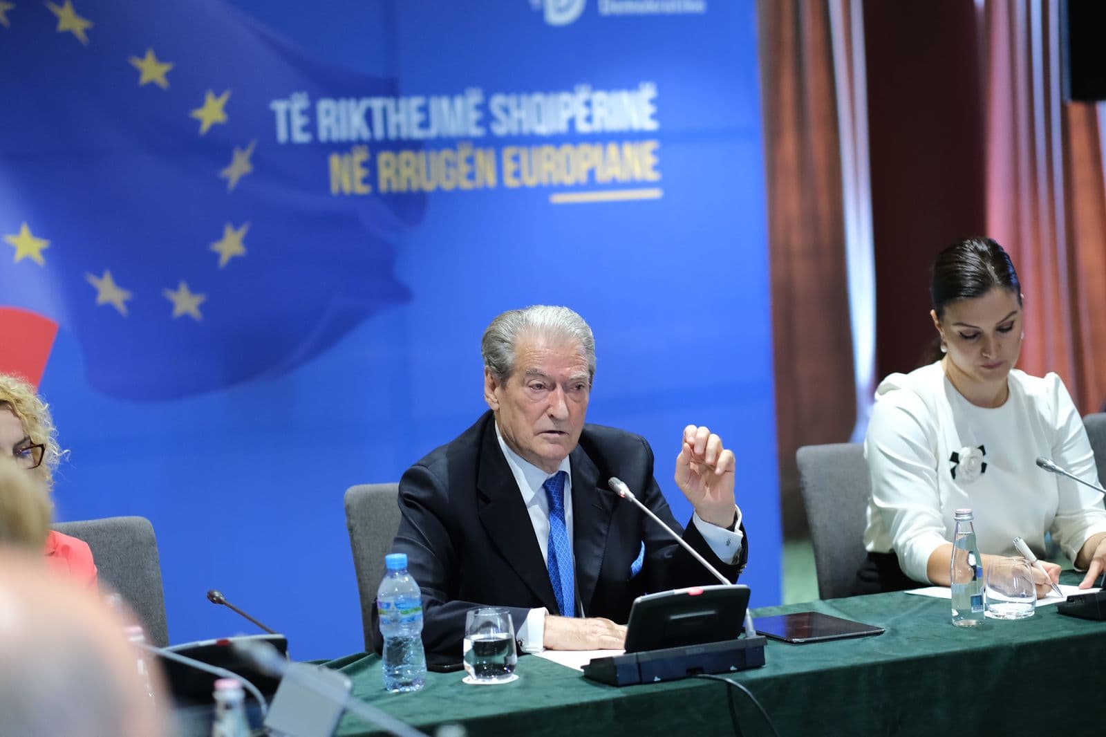 Berisha paralajmëron protesta: Me bojkotin ndaj samitit të BE, Rama zgjodhi Beogradin. Vasal i hapur i Vuçiç