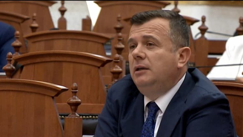 Balla për Berishën: Bashkëpunëtor i Millosheviçit, ne kujtojmë viktimat e Srebrenicës më 7 korrik ai thërret protestë