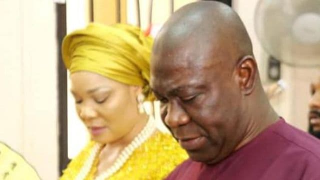 Senatori nigerian arrestohet për trafikim fëmijësh, donte të shiste organet një 15-vjeçareje