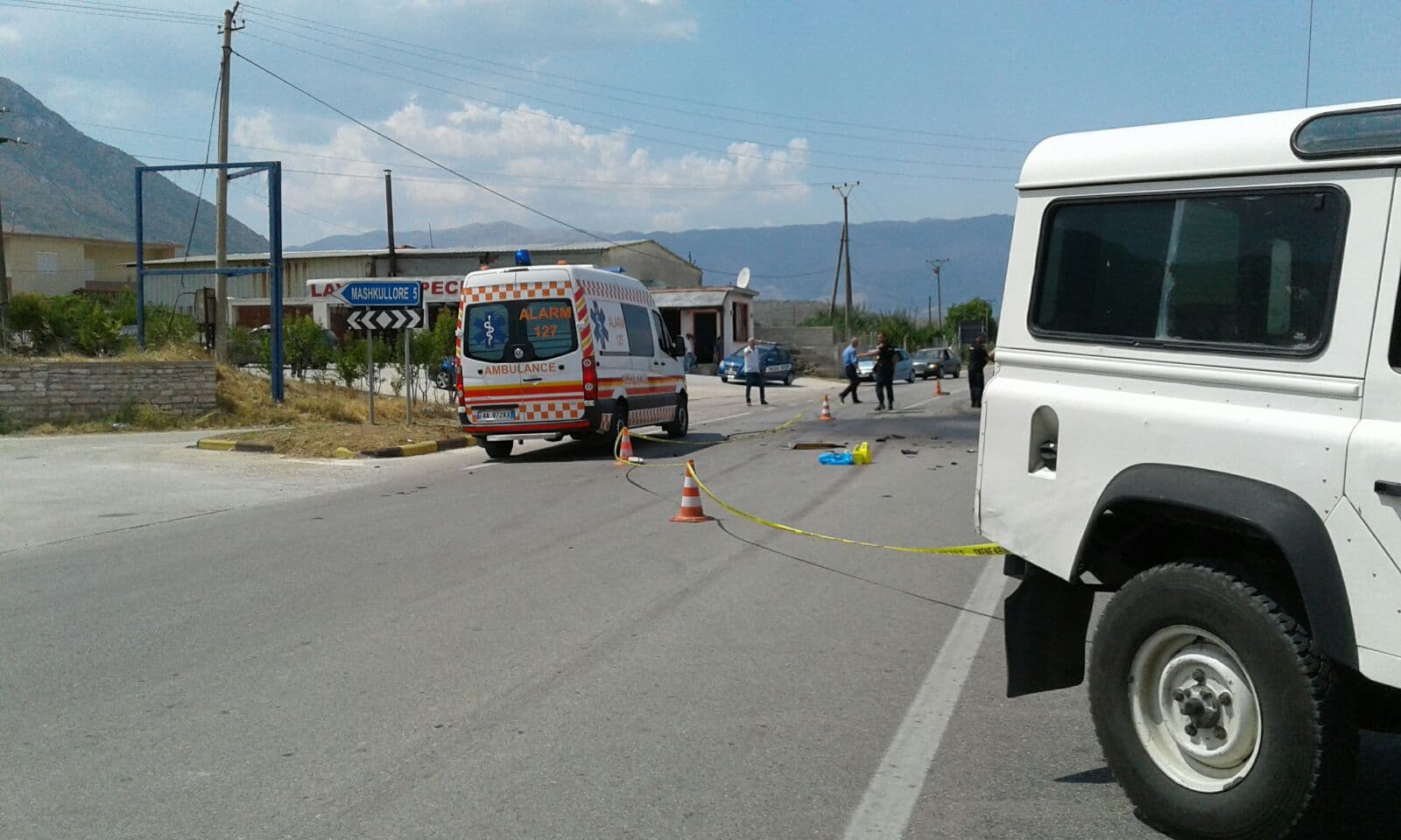 “Toyota” përplas dy fëmijë në Tepelenë, transportohen në spital