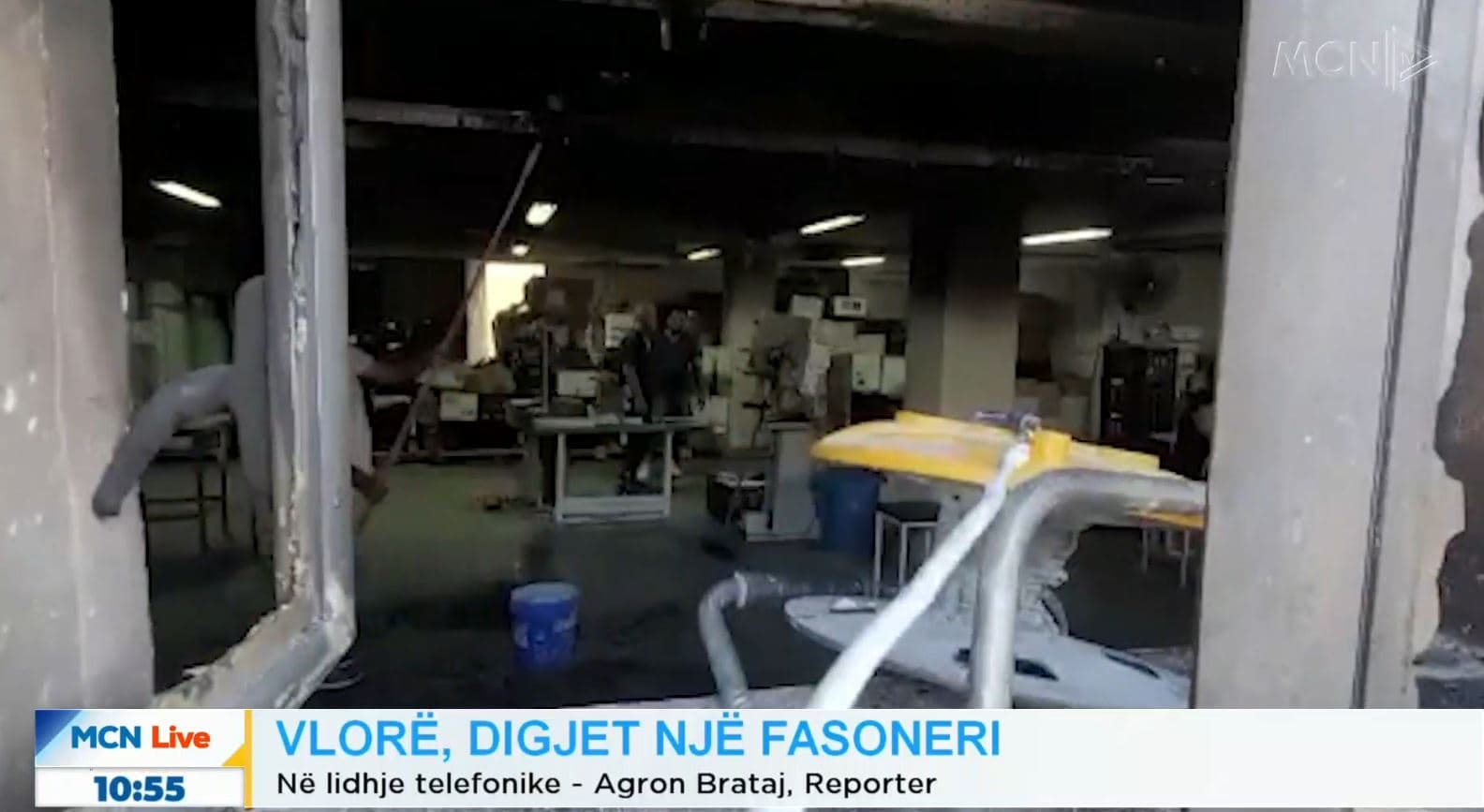 Zjarri në fasonerinë në Vlorë, kamerat filmuan dy persona duke hedhur bidonin me benzinë, njëri çalonte
