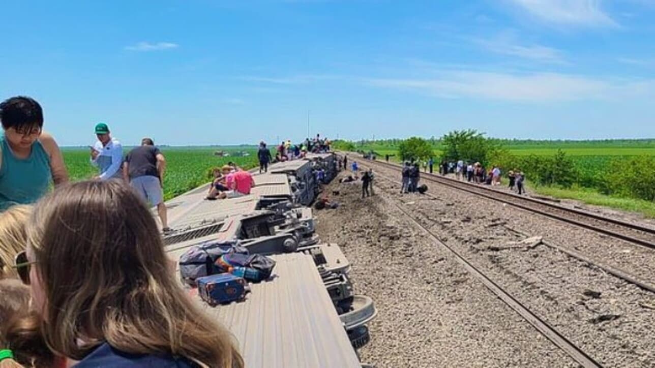 Treni godet kamionin në Missouri dhe del nga shinat, 3 të vdekur në SHBA