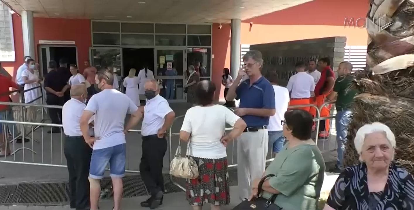 Vapa dynd pacientët pranë QSUT (VIDEO)