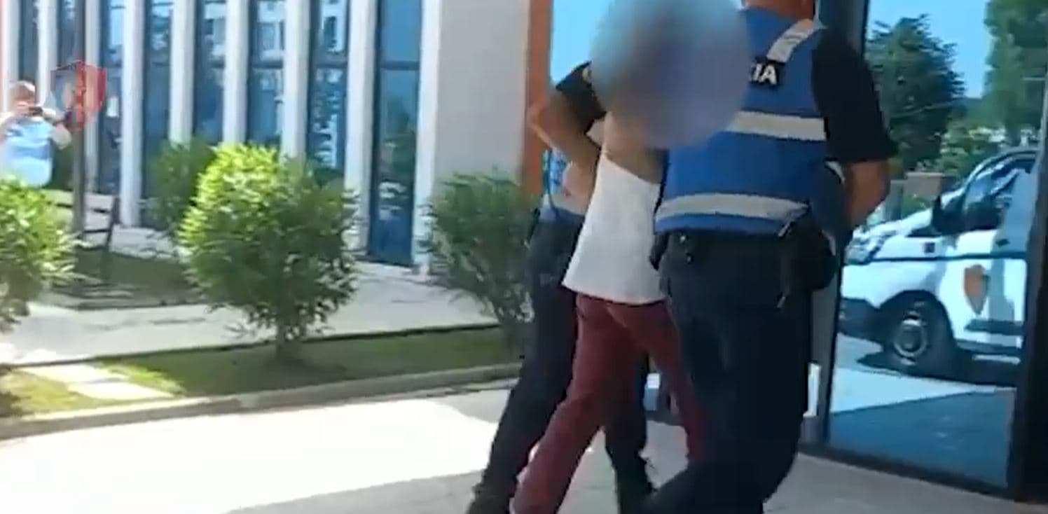 Vidhnin karburant në fabrikën e qumështit ku punonin, dy të arrestuar në Tiranë