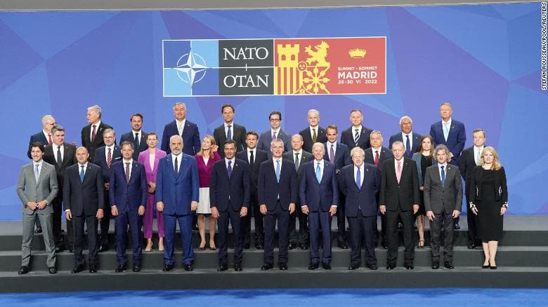 Shfaqje uniteti kundër Putinit, NATO zyrtarizon ftesën për Suedinë dhe Finlandën