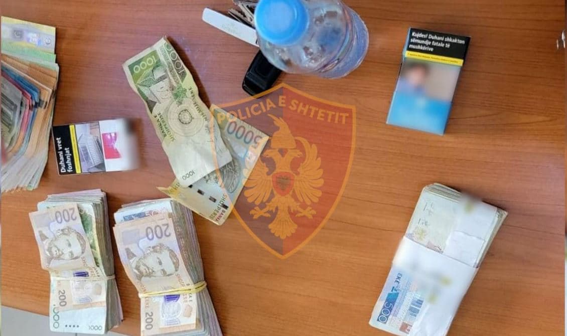 Këmbim valutor pa licensë, policia arreston 57-vjeçarin në Durrës/ Një tjetër procedohet në gjendje të lirë