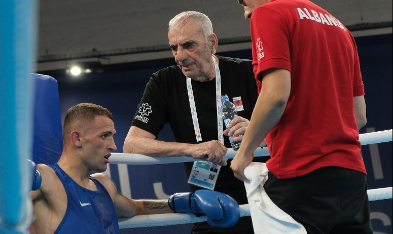 Arbitrim i njëanshëm, boksieri shqiptar braktis garën në “Oran 2022”