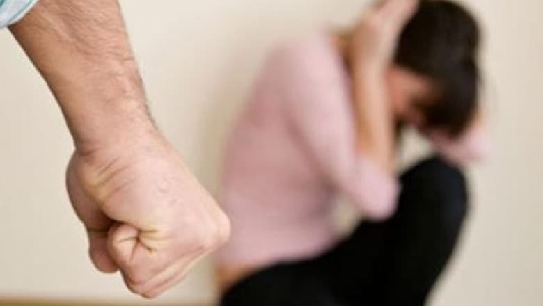 Dhunoi bashkëjetuesen dhe djalit të saj të mitur, në pranga 49-vjeçari