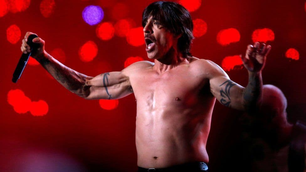 Red Hot Chili Peppers anulojnë koncertin për shkak të një sëmundje