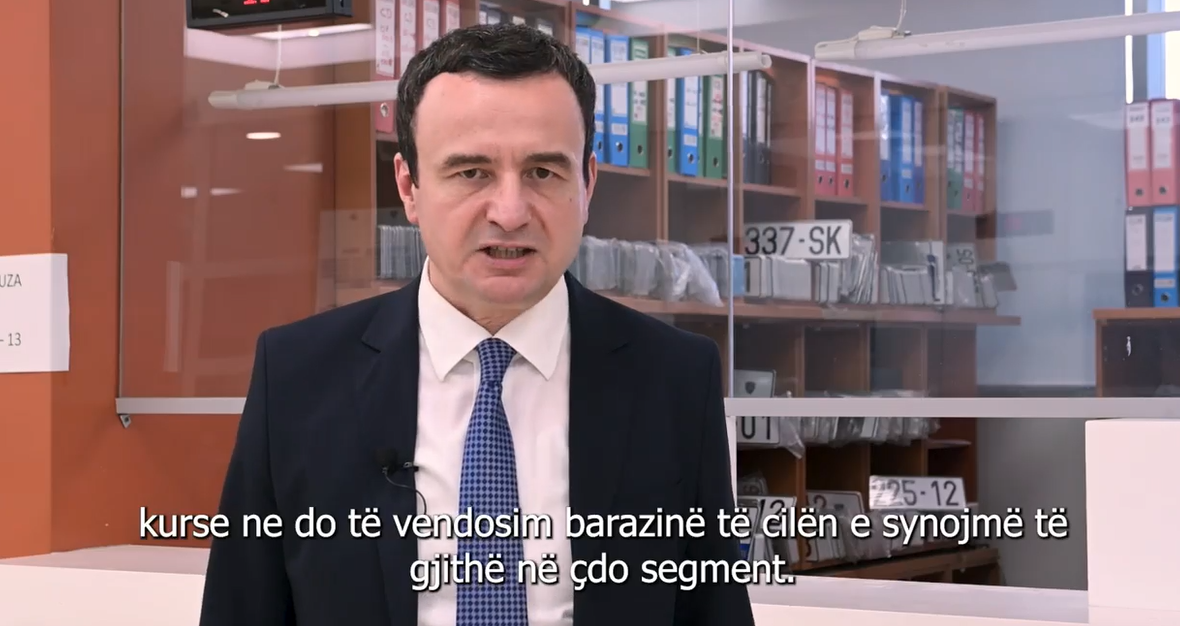 Kurti thirrje serbëve: Kaloni makinat në tabela RKS, pa doganë dhe pa kontroll teknik