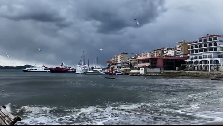 Moti i keq në Sarandë/ Bie tenda e kalçetos, ndërron jetë 22-vjeçari