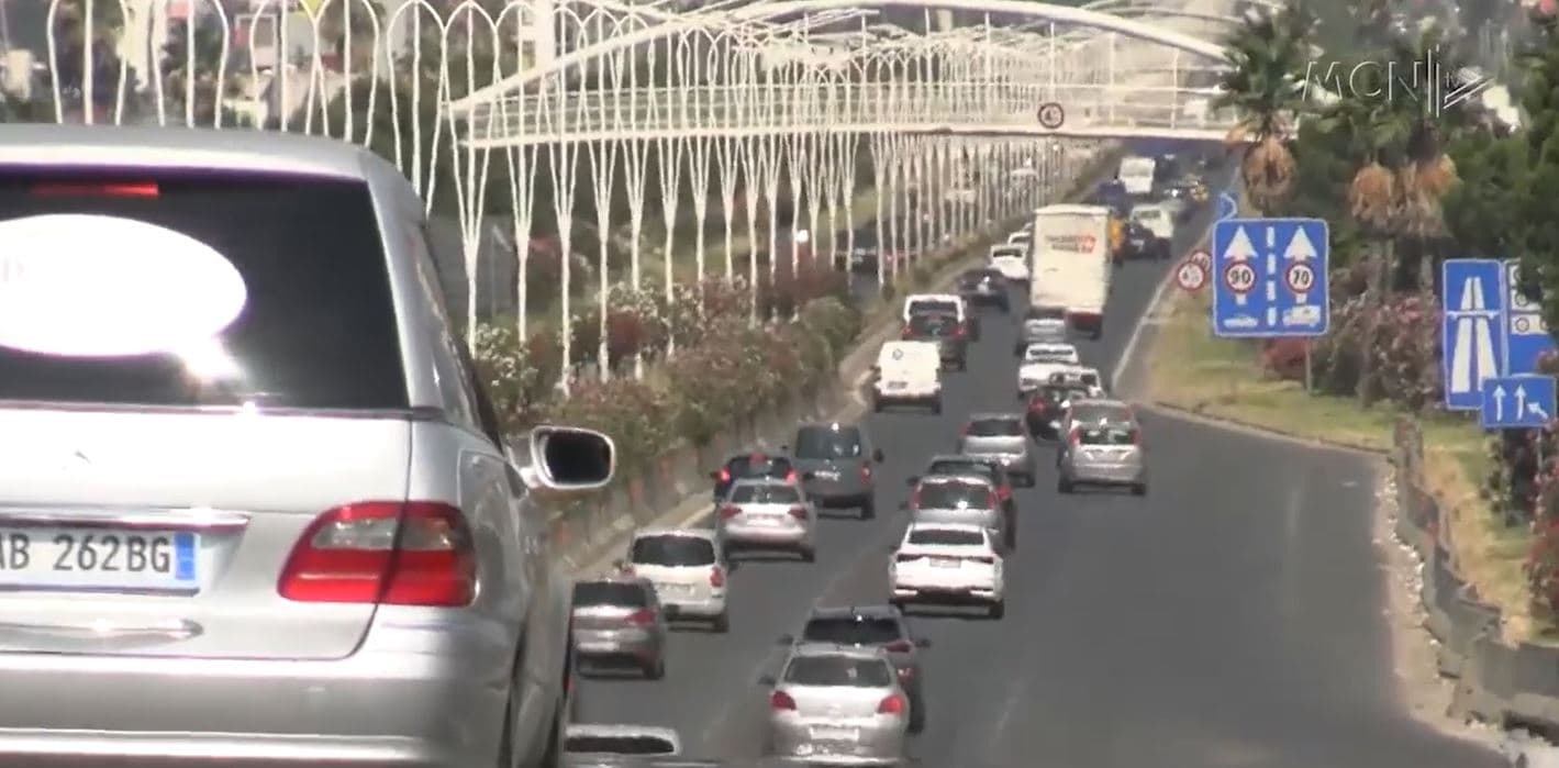 Trafiku në autostradën Tiranë-Durrës, këshillohet përdorimi i rrugëve dytësore (VIDEO) 