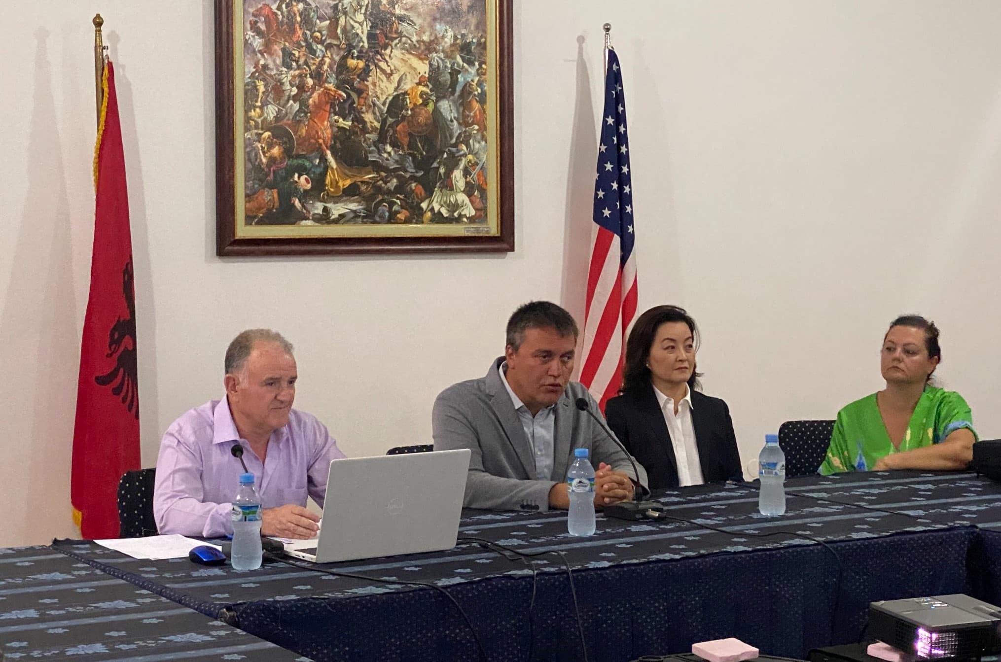 Muzeu Historik Kombëtar konferencë për 100 vjetorin e marrëdhënieve shqiptaro-amerikane