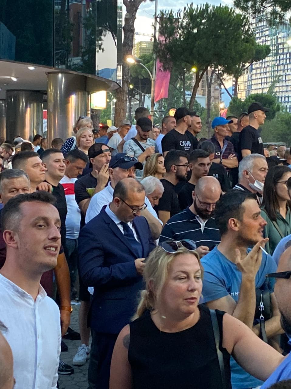 Deputetët që iu bashkuan Berishës në protestë (FOTO)