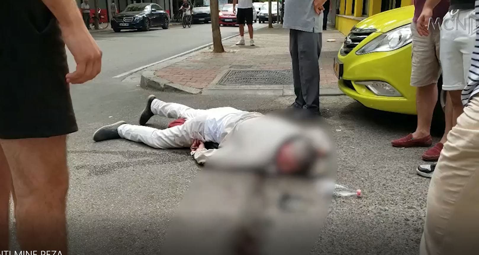 Incidenti te “Mine Peza”/ Humbi ndjenjat, i shtrirë në tokë për 40 minuta (VIDEO)