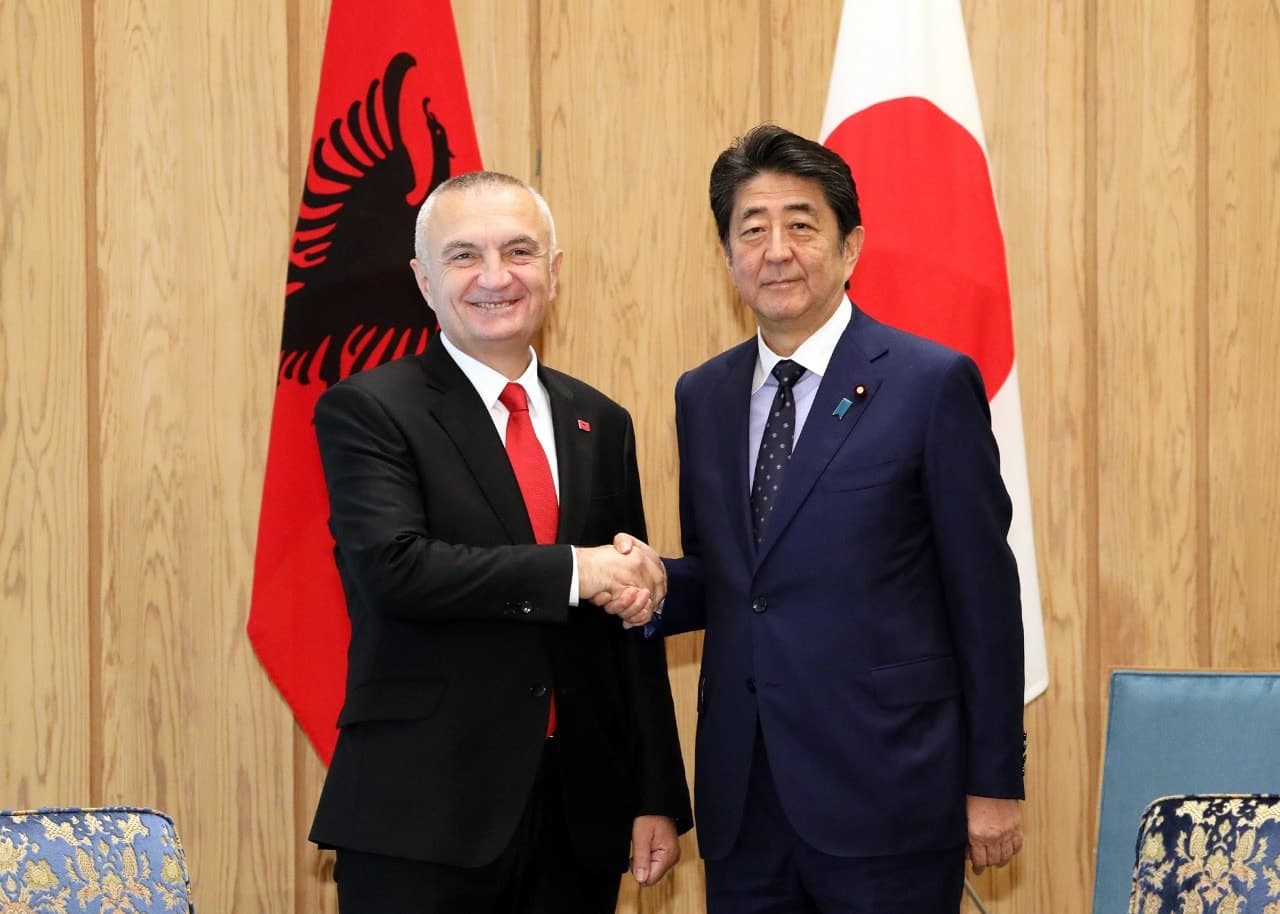 Vrasja e ish-Kryeministrit japonez/ Rama: Themelet e demokracisë tronditen kur politikanët shihen si armiq. Meta: Akt i rëndë kriminal