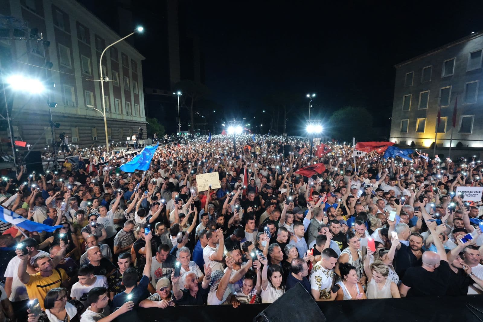 Protesta e djeshme/ Meta: Imazhi më i bukur i një shoqërie të gjallë dhe demokracie në veprim