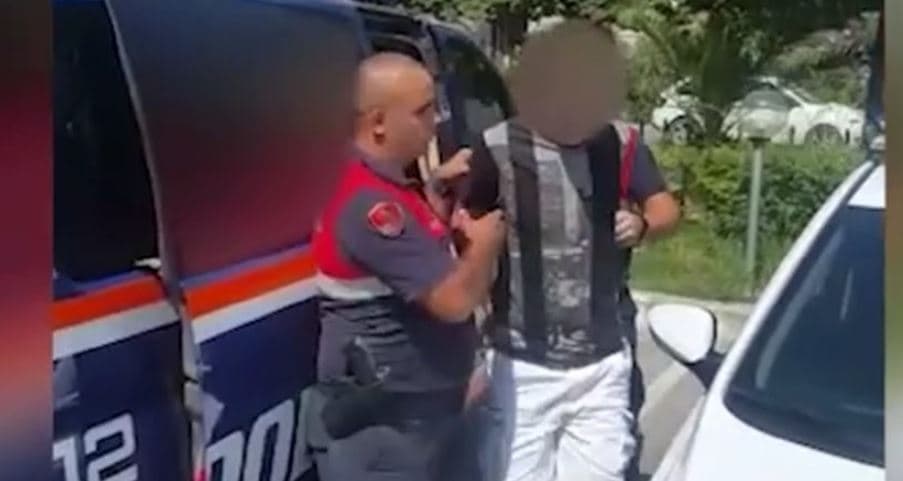 33-vjeçari në Tiranë arrestohet për armëmbajtje pa leje, në banesë iu gjetën municione luftarake