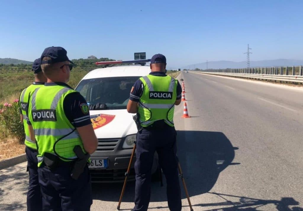 Vendosnin gjoba arbitrare dhe ndryshonin të dhënat në radar/ Pezullohen 5 policë të Rrugores