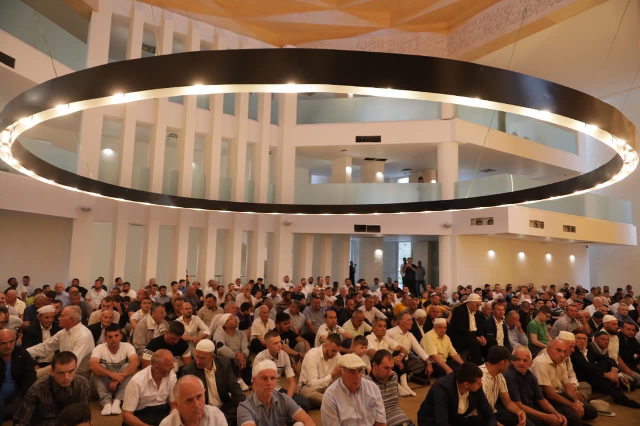 Rama, Meta dhe Berisha urojnë besimtarët për Kurban Bajramin