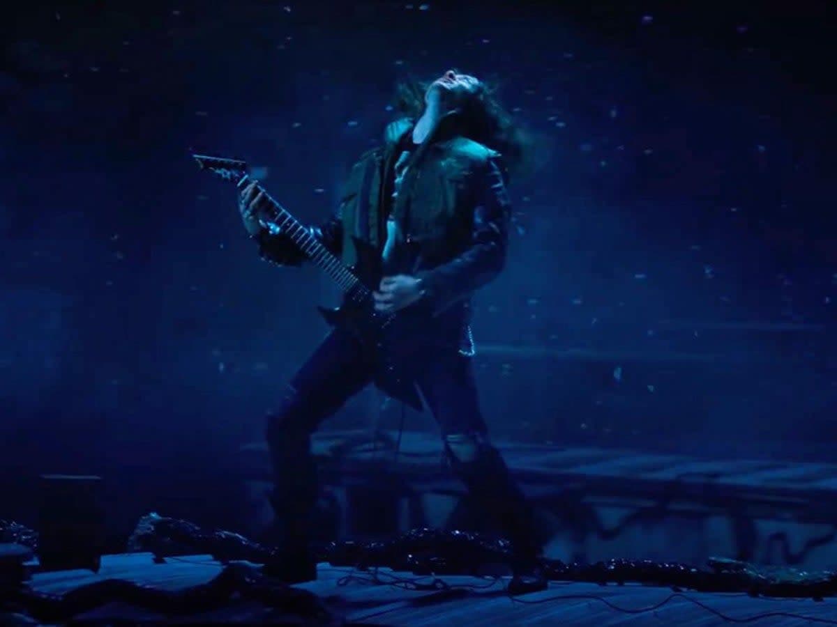 “Më e bukura e të gjitha kohërave”, fansat e “Stranger Things” zgjedhin skenën e shoqëruar me një solo nga Metallica (VIDEO)