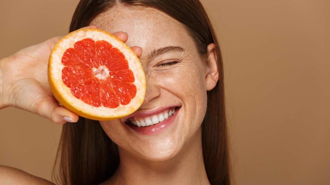 Jeni në dietë dhe nuk po humbisni peshë? Provoni këto ushqime
