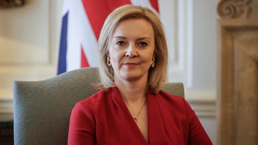 Sekretarja e Jashtme Liz Truss i bashkohet garës për të zëvendësuar Boris Johnson
