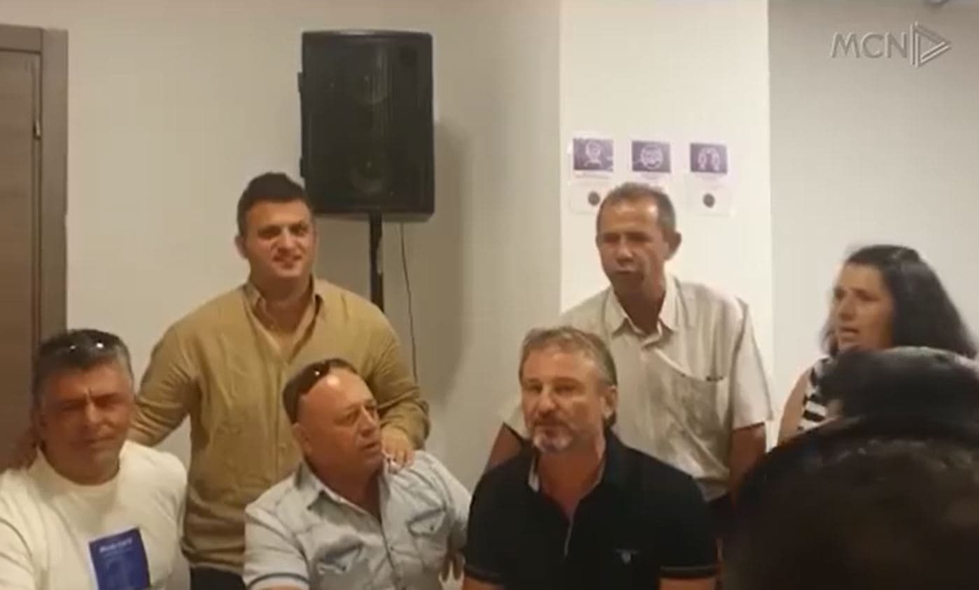  Mbledhje partiake në ambasadë, PD denoncon takimin e Gjiknurit me emigrantët në Athinë (video)
