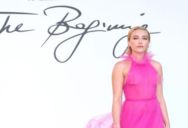 Florence Pugh vishet me fustanin e tejdukshëm në shfaqjen e Valentino-s (FOTO)