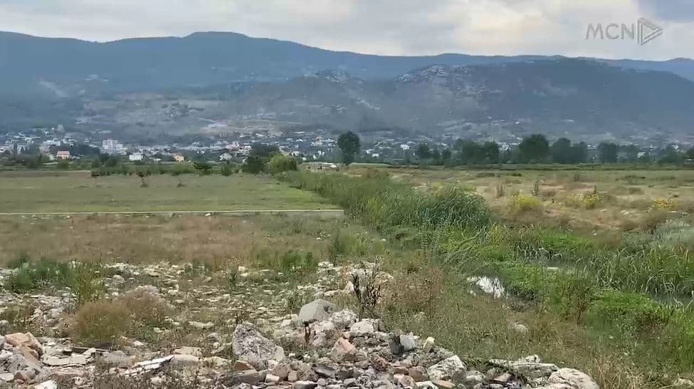 Toka bujqësore kthehet në landfill inertesh/ Andon Meta denoncon Bashkinë e Kurbinit për grabitje të pronës  (VIDEO)