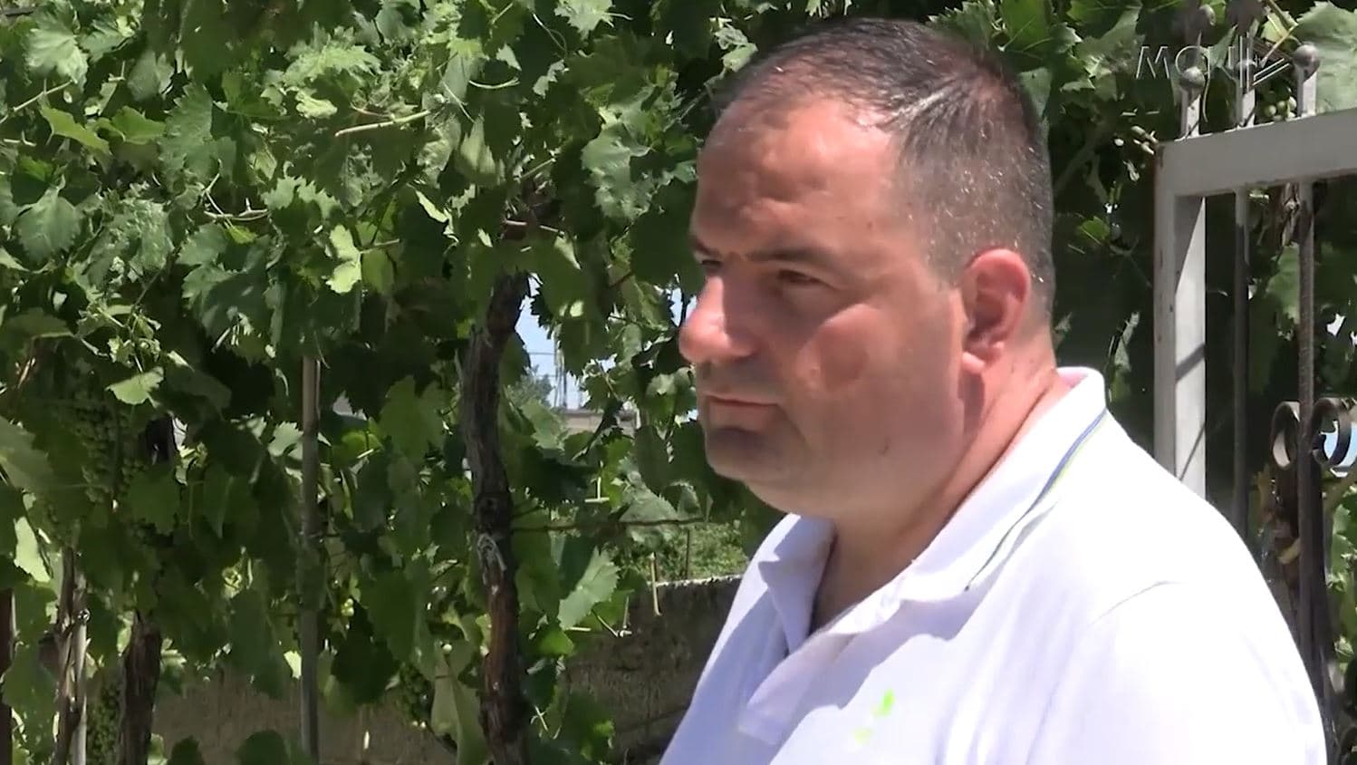 Vdekja e punëtorit të pastrimit brenda kampit të muxhahedinëve/ Familjarët nuk i besojnë policisë, në pritje të ekspertizës (VIDEO)