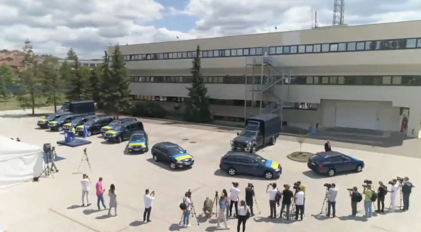  10 automjete të EULEX-it  me ndihma nga Kosova nisen për Ukrainë