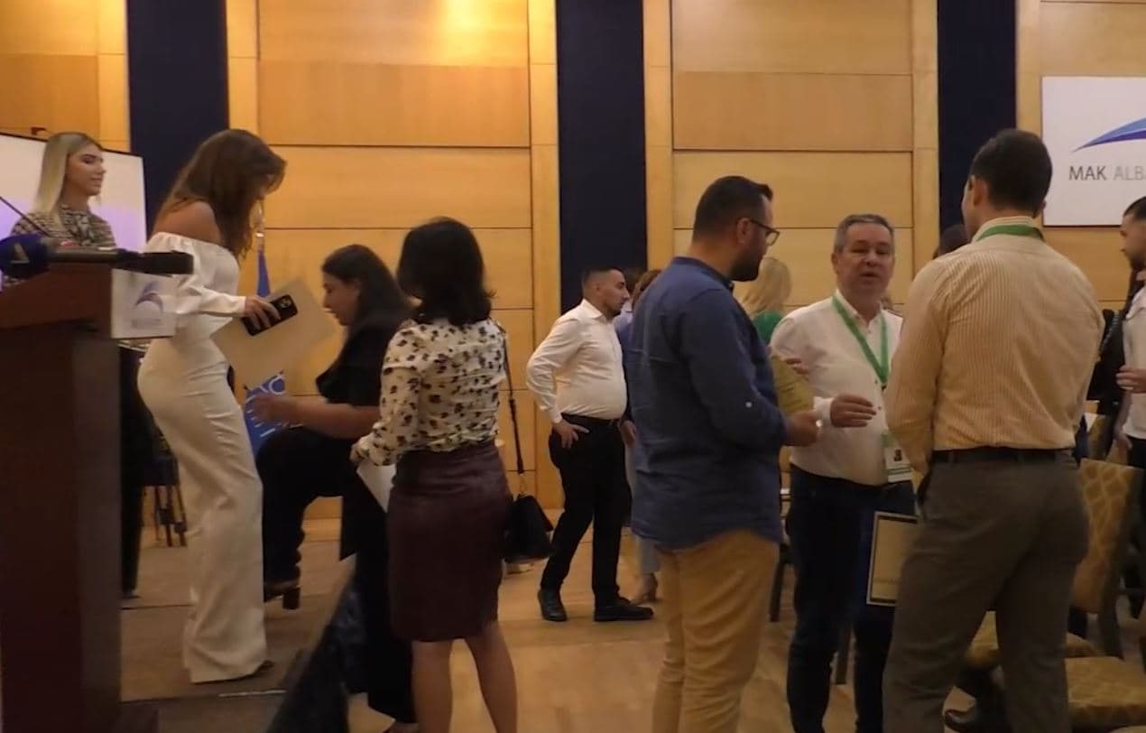 Juristët e së ardhmes/ Çmime për fituesit e edicionit të parë të “university law competition” (VIDEO)