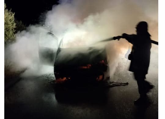 Merr flakë makina në autostradën Fier-Vlorë