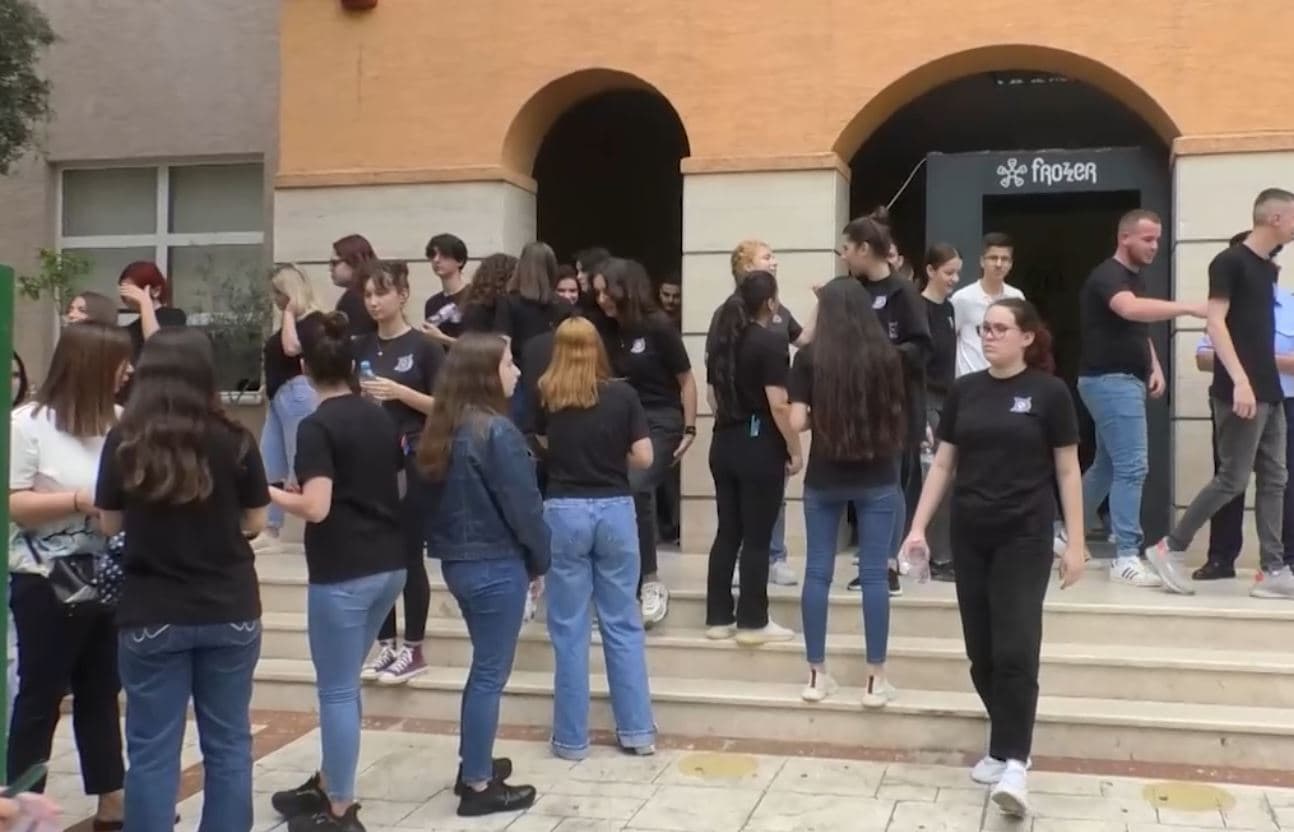 Formulari A1, 11 mijë maturantë do të studiojnë jashtë (VIDEO)