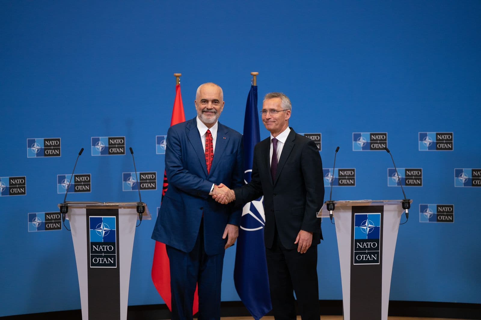 Rama konferencë me Stoltenberg: Të përfshihet Kosova në partneritetin për paqen. Baza e NATO-s e fjalës së fundit