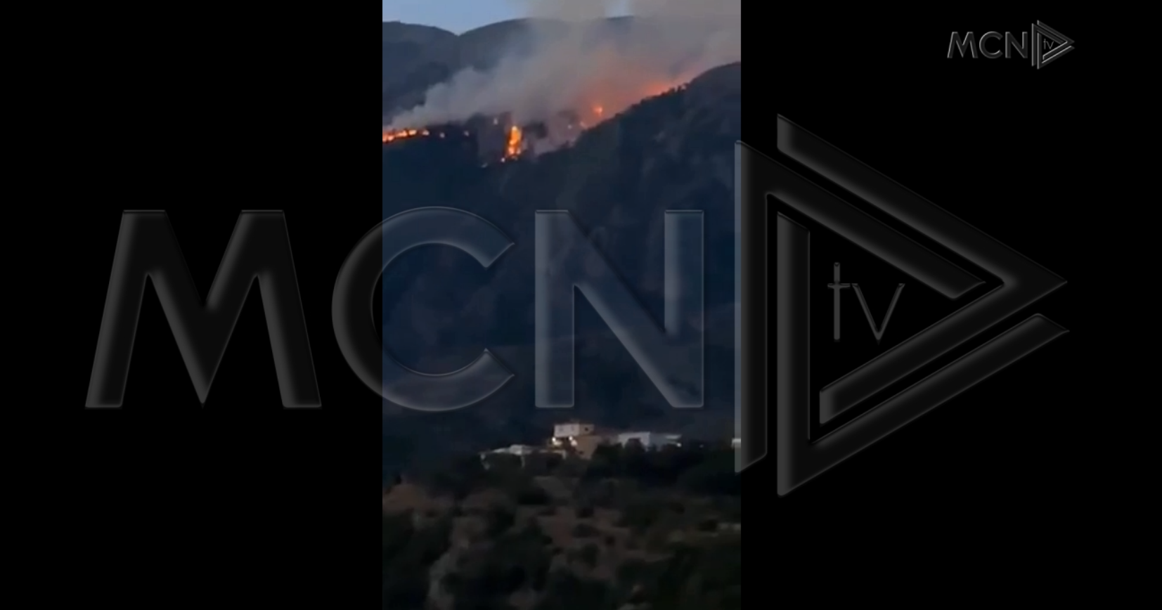 Zjarr në malin e Çikës, flakët i afrohen fshatit Dhërmi (VIDEO)