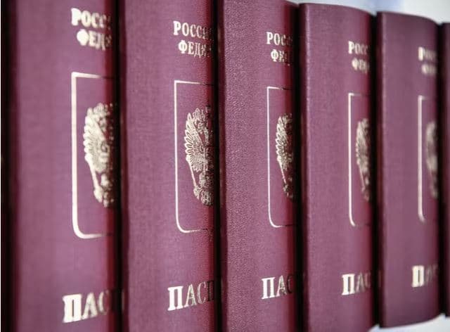 BE nuk do të njohë pasaportat ruse të lëshuara për ukrainasit