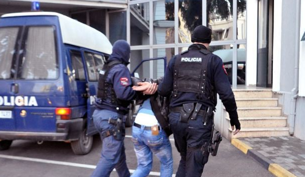 I shpallur në kërkim dhe i dënuar me 5 vite burg, policia arreston 41-vjeçarin në Fier