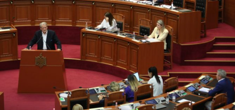 Berisha në Kuvend: Pse nuk heton SPAK sarajet e Edi Ramës dhe pallatin e familjes Basha?