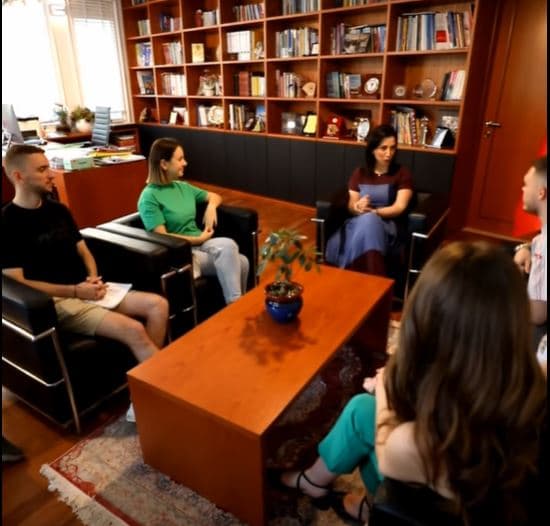 Kushi pret të rinjtë e Parlamentit të Nxënësve: Lehtësi në aksesin në shkolla dhe universitete