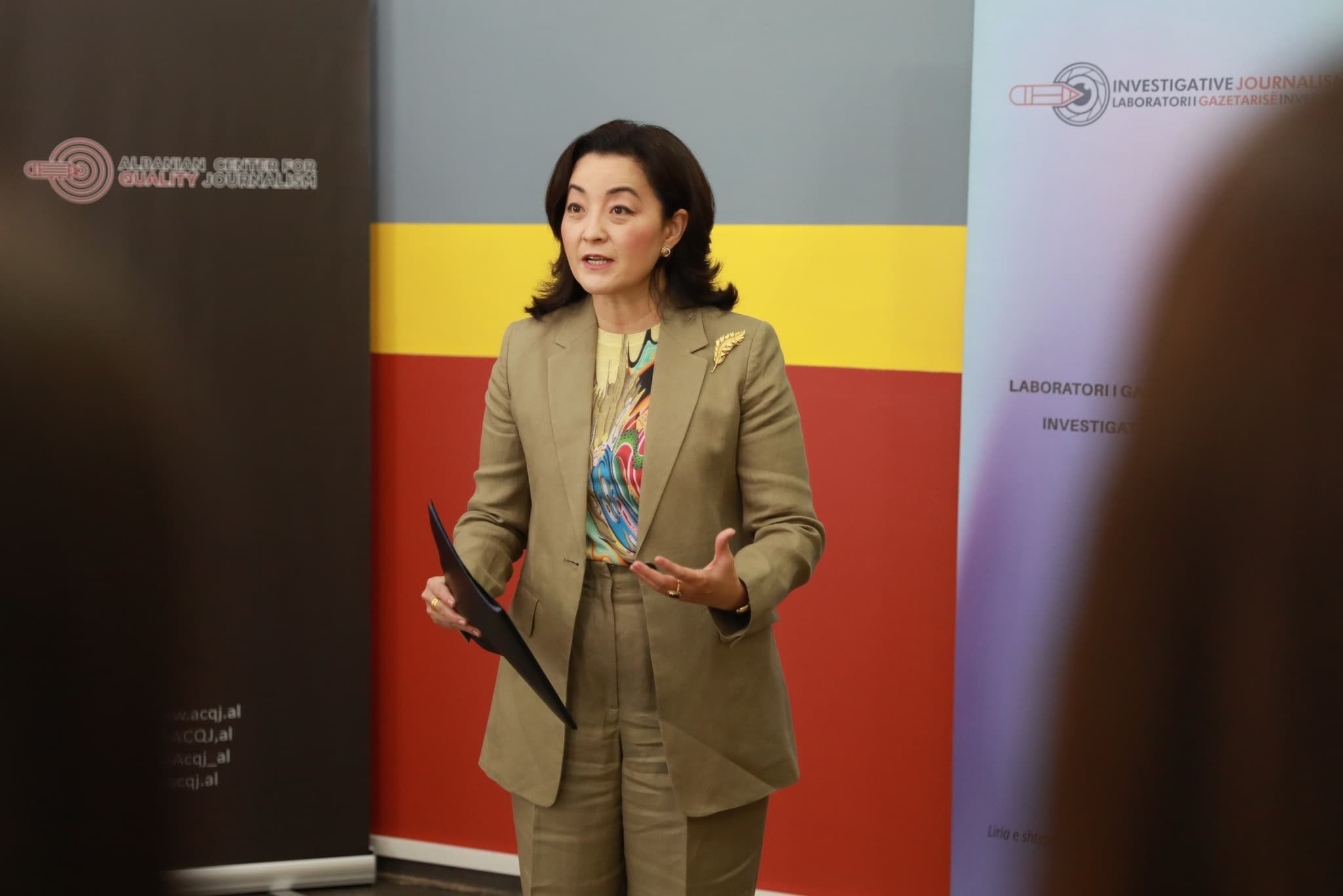 Kim, mesazh gazetarëve: Është detyra juaj të bëni pyetje të vështira, zyrtarët të përgjigjen