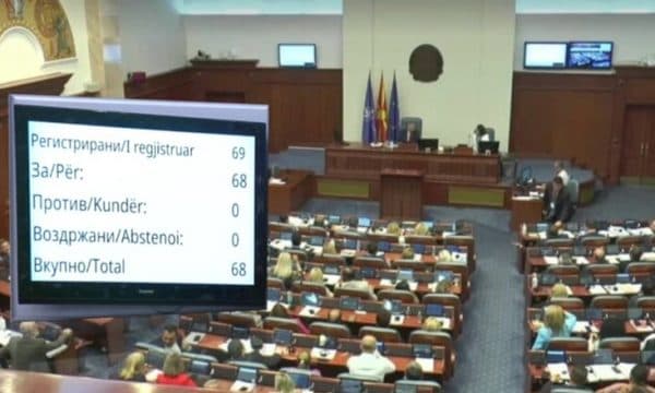Hapet rruga për integrimin e Shqipërisë dhe RMV/ Kuvendi maqedonas miraton propozimin francez