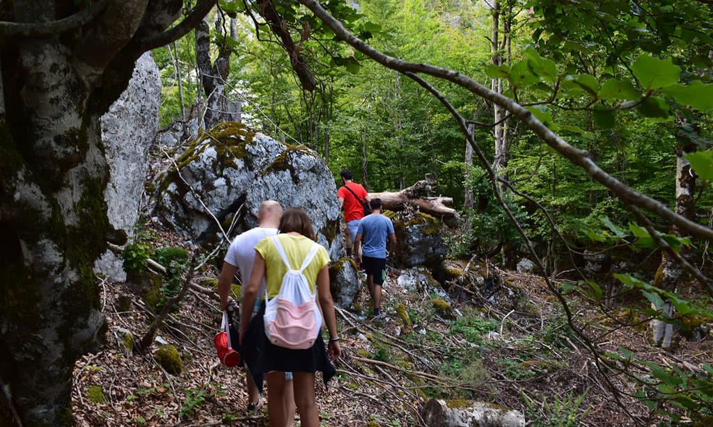 Ishin duke eksploruar, bllokohen në Valbonë turistët serbë, njëri prej tyre ndërron jetë